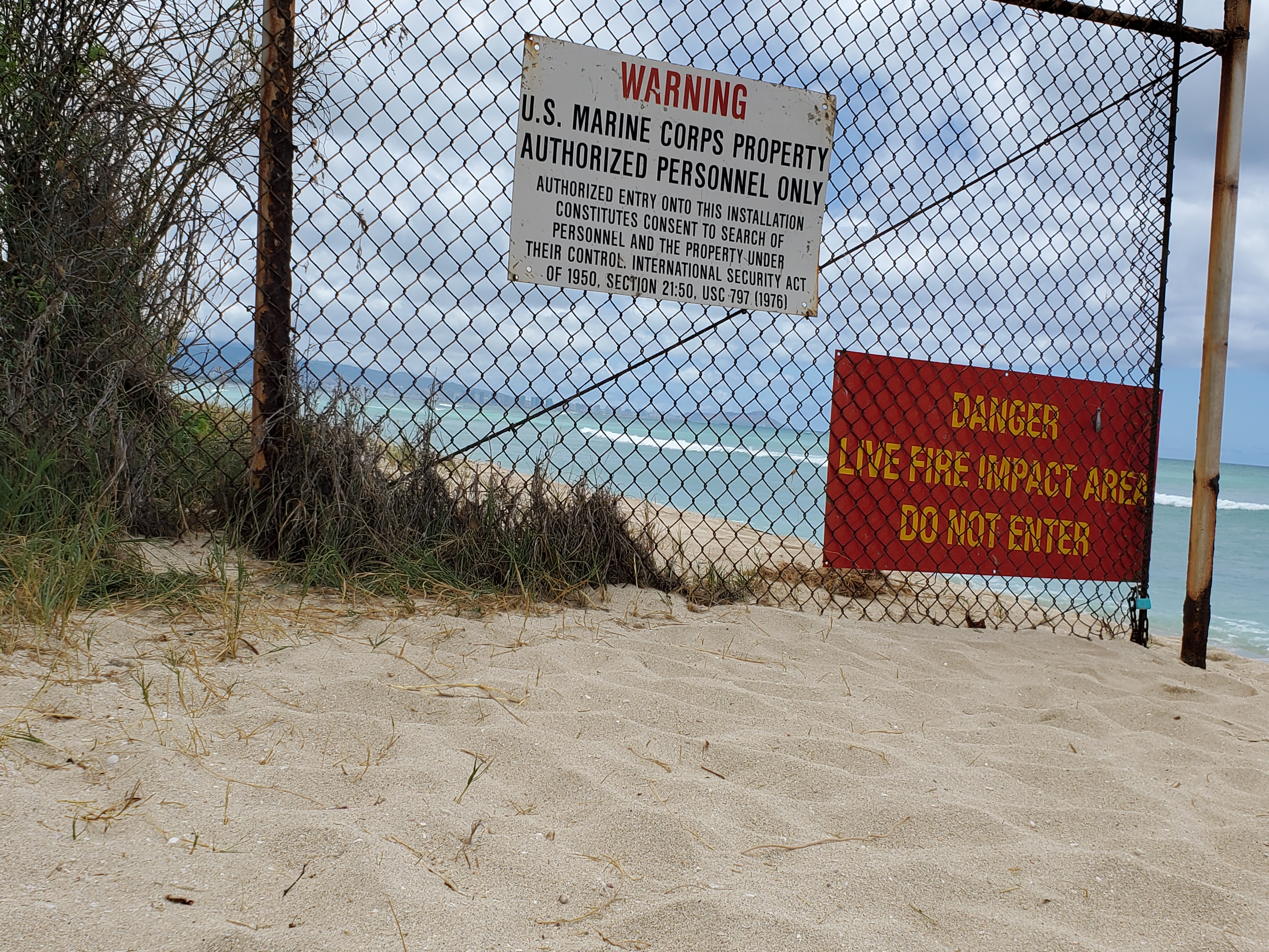 Puʻuloa firing range along shoreline